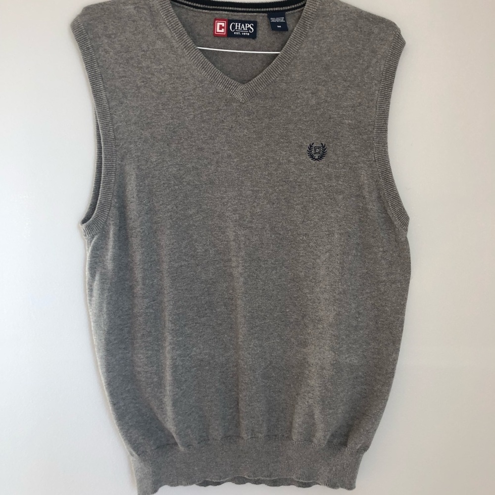 Chaps Men’s Cotton Grey Sweater Vest, size Medium